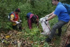 FIFGroup-Aksi-Bersih-dan-Pembangunan-Toilet-Umum-4-Bilik-Lintas-Alam-Sentul-2