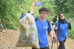 FIFGroup-Aksi-Bersih-dan-Pembangunan-Toilet-Umum-4-Bilik-Lintas-Alam-Sentul-9