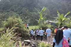 HKSis-PT-SEMEN-INDOGREEN-SENTOSA-OUTING-PERUSAHAAN-DI-SENTUL-13-Trekking-Sentul