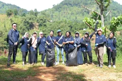 ZURICH-INSURANCE-TREKKING-CLEAN-UP-DAN-CSR-11