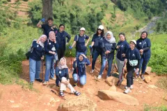 ZURICH-INSURANCE-TREKKING-CLEAN-UP-DAN-CSR-14