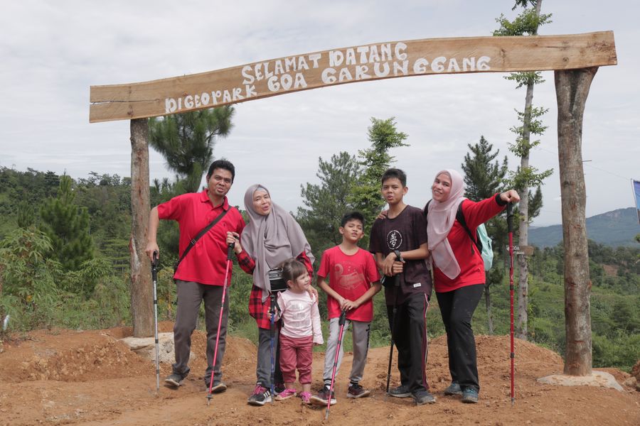 16 Lokasi Populer Treking di Sentul Bogor