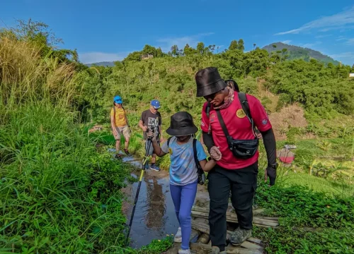 Rekomendasi Jalur Trekking Pendek 2-4km untuk Keluarga Kecil: Petualangan Seru Tanpa Lelah!
