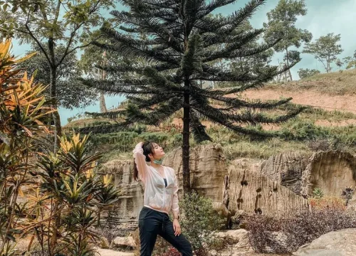 Panduan Lengkap Trekking Goa Garunggang: Jarak, Durasi, dan Medan Perjalanan.