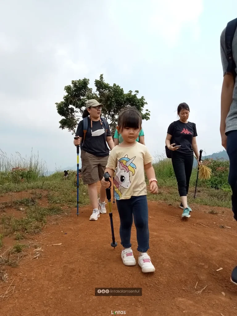 Private Trip Trekking Anak