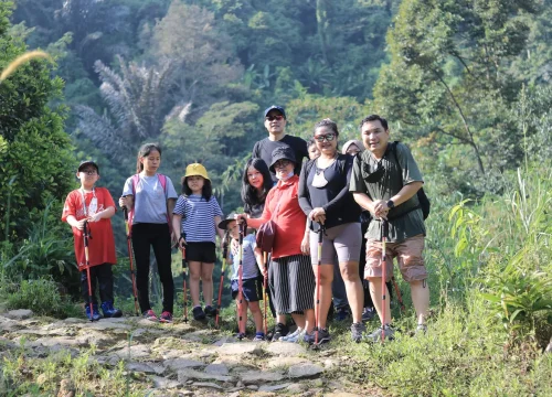 13 Rekomendasi Trekking Sentul untuk Anak & Lansia: Paling Aman & Seru 2026