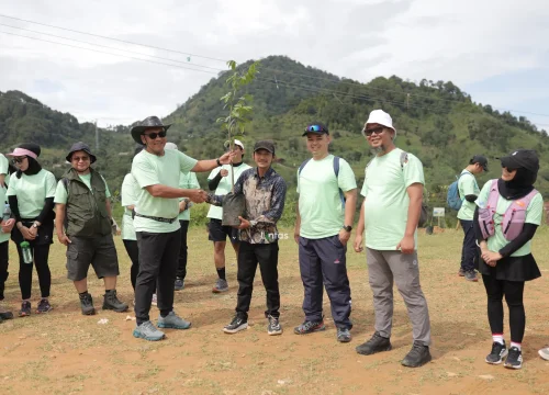 Green Corporate Gathering: Trekking Sambil Berkontribusi Melalui Program Tanam Pohon.