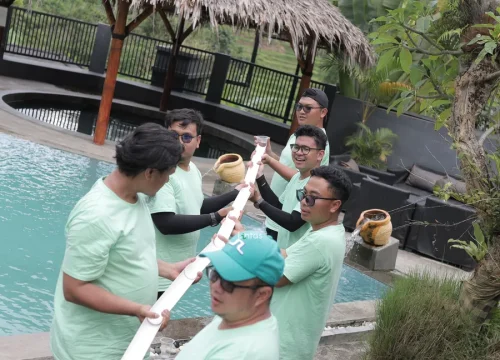 Recharge Your Team: Hilangkan Burnout Kantor dengan Udara Segar Perbukitan Sentul.