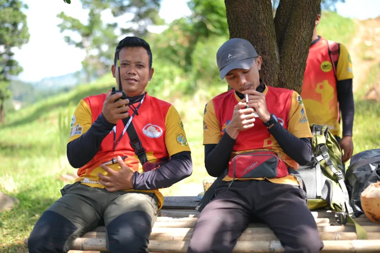 ZURICH INSURANCE - TREKKING, CLEAN UP DAN CSR (10)