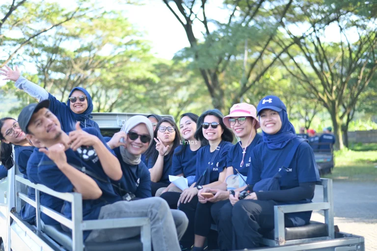 ZURICH INSURANCE - TREKKING, CLEAN UP DAN CSR (2)