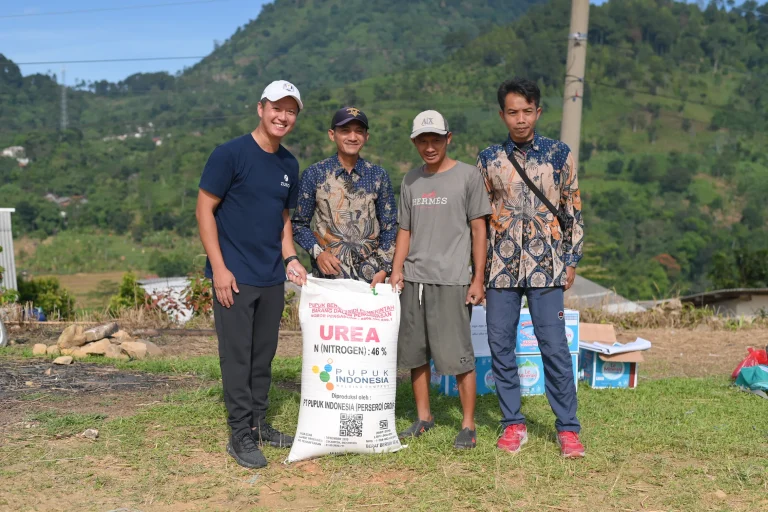 ZURICH INSURANCE - TREKKING, CLEAN UP DAN CSR