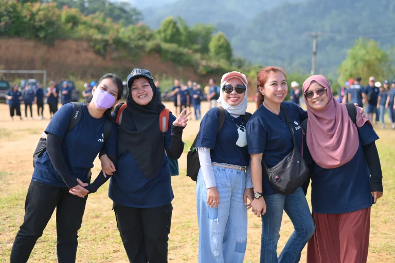 ZURICH INSURANCE - TREKKING, CLEAN UP DAN CSR (4)