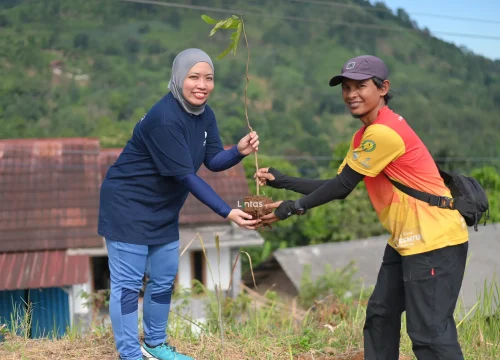 ZURICH INSURANCE - TREKKING, CLEAN UP DAN CSR (6)
