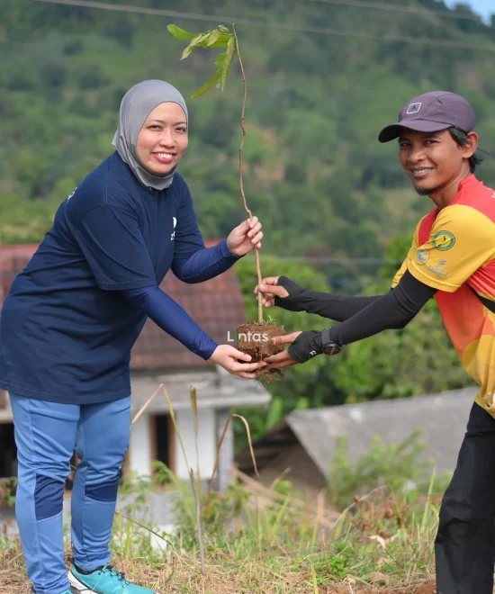 ZURICH INSURANCE - TREKKING, CLEAN UP DAN CSR (6)