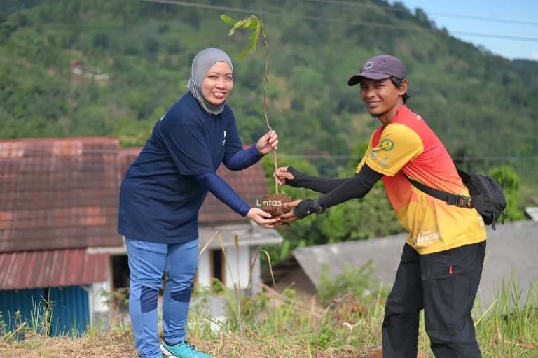 ZURICH INSURANCE - TREKKING, CLEAN UP DAN CSR (6)