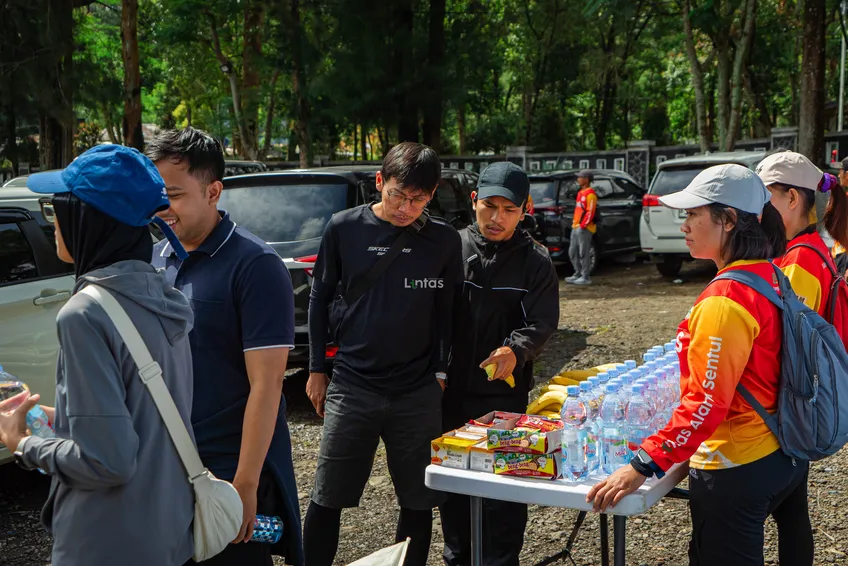 PT HUTAMA KARYA INFRASTRUKTUR TREKKING CURUG CIBEUREUM