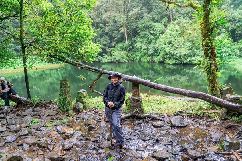 PT HUTAMA KARYA INFRASTRUKTUR TREKKING CURUG CIBEUREUM