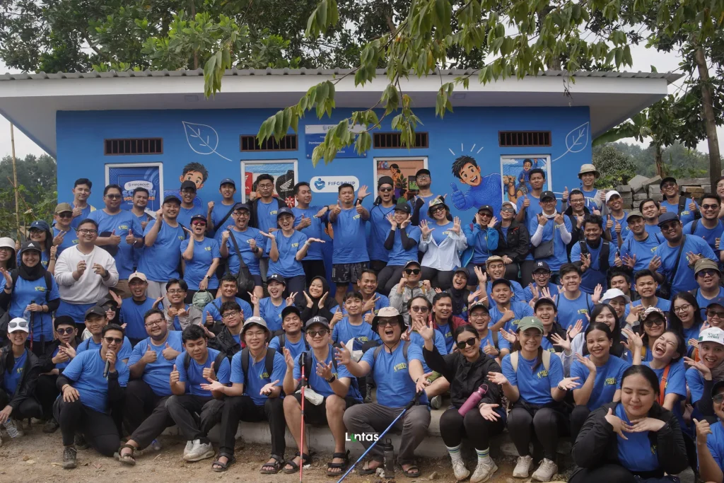 FIFGroup Aksi Bersih dan Pembangunan Toilet Umum 4 Bilik - Lintas Alam Sentul (3)